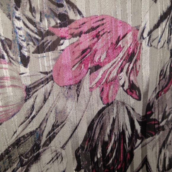 Jennifer Lopez cold shoulder kaftan top - Picture 8 of 8